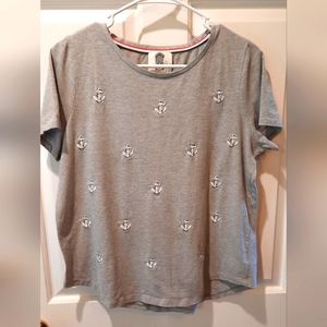 Lili's Closet Size Medium Embroidered Anchor on Gray T-shirt
